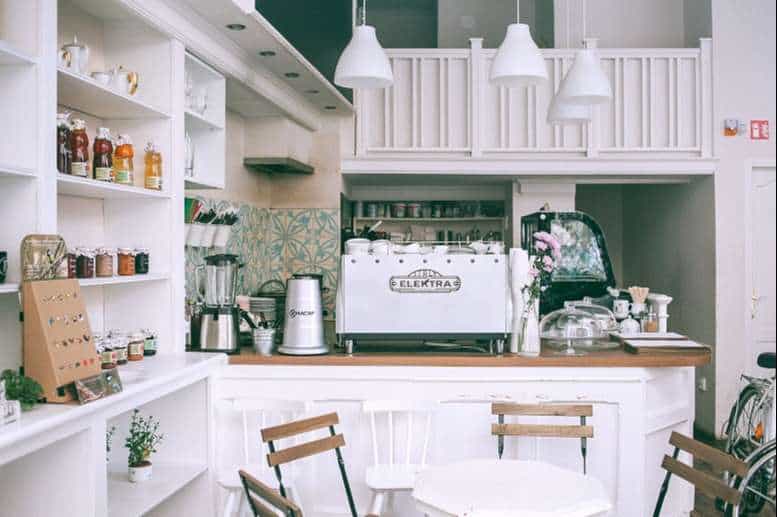 Góc nhỏ bếp pha chế của một quán cà phê cho bạn tham khảo